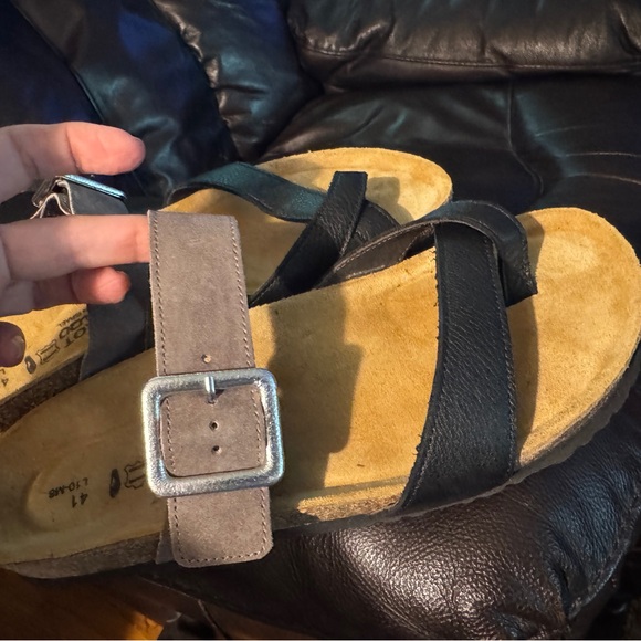 NAOT Fresno Leather Sandals Two Tone Strap Toe Loop Black & Taupe Sz 41 L 10 /M8 - Picture 2 of 15